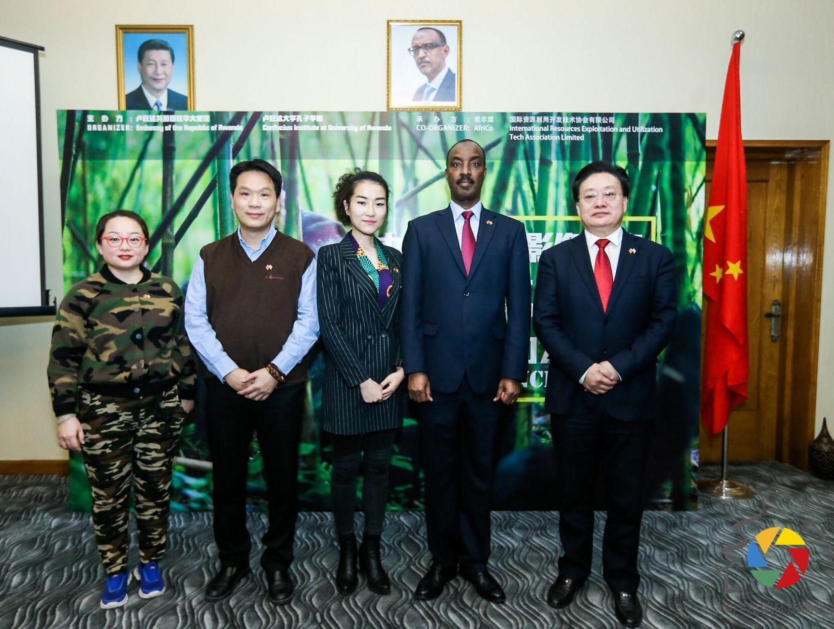 盧旺達共和國駐中國大使查爾斯•卡勇加閣下(右二)與重要來賓合影